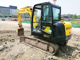 現(xiàn)代R60-7挖掘機