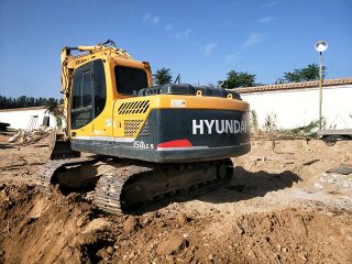 現(xiàn)代R150-9挖掘機
