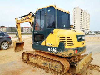 現(xiàn)代R60VS挖掘機